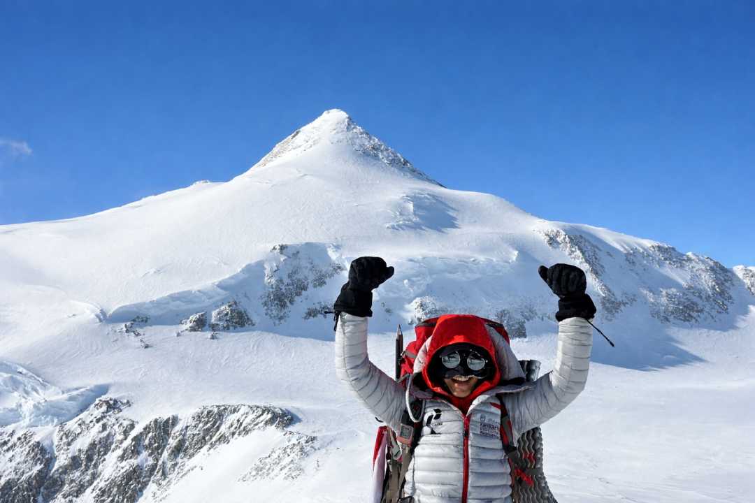 Antarctica: An Extraordinary Adventure in the Frozen Continent