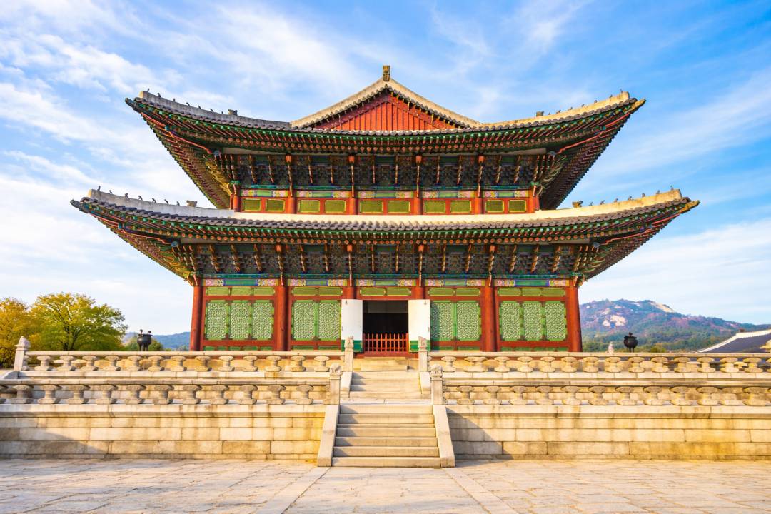 The Charm of Gyeongbokgung Palace, a Historic Palace Amidst Modern Seoul