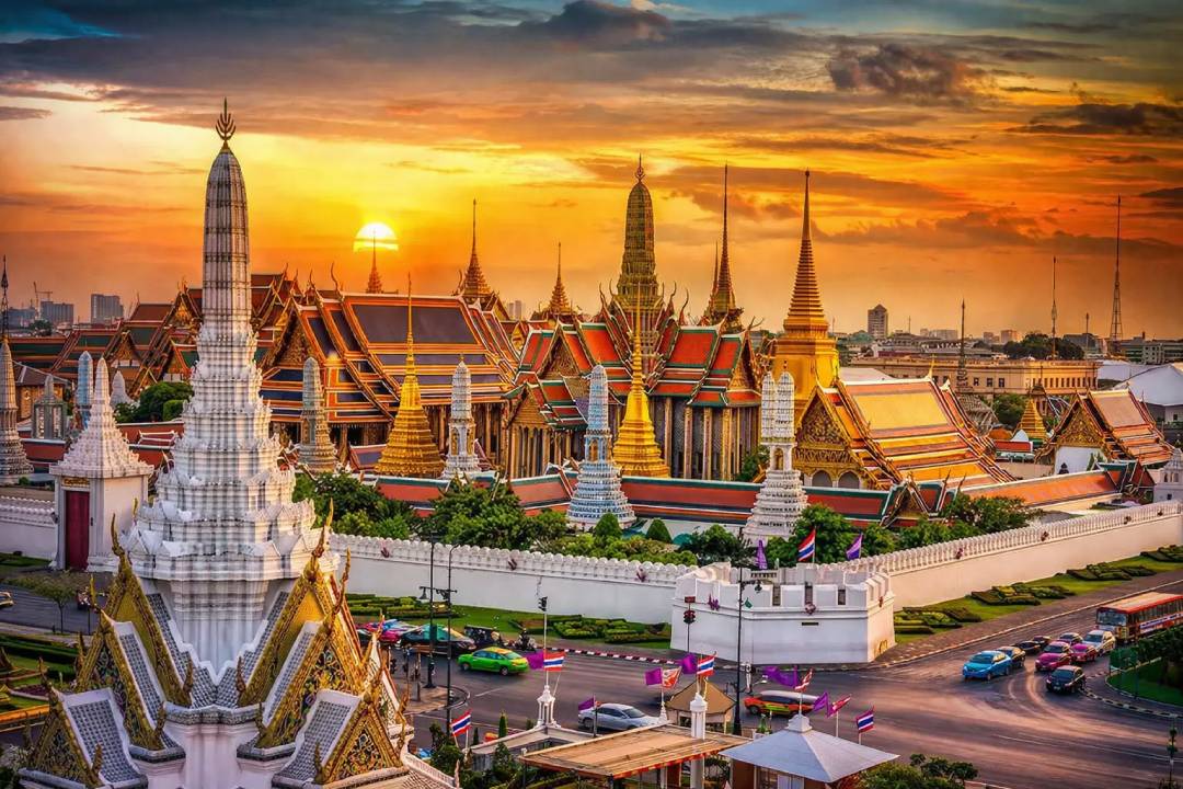 Wat Phra Kaew: Discover Thailand’s Most Sacred and Stunning Temple