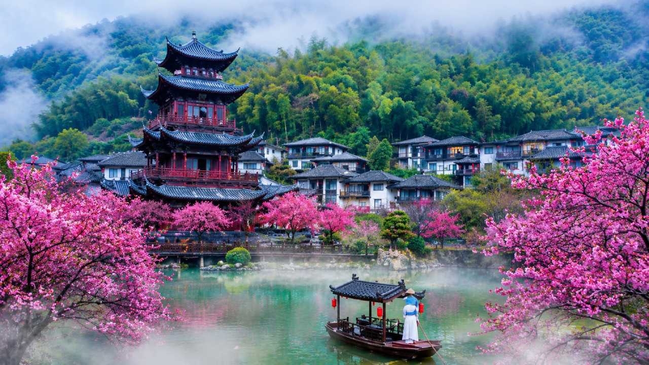 Gexian Village in China is a popular tourist destination, with its Xianxia-like atmosphere