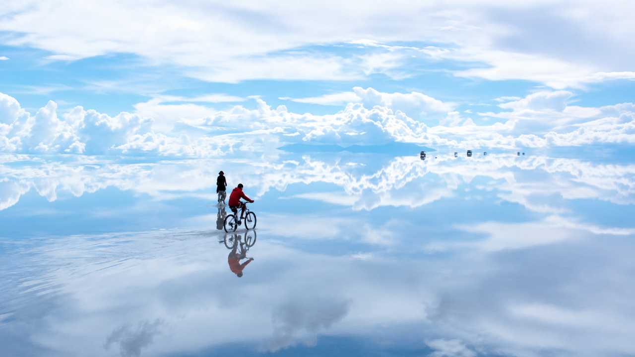 Salar de Uyuni Becomes a Viral Destination for Its Skywalking and Flying Effects