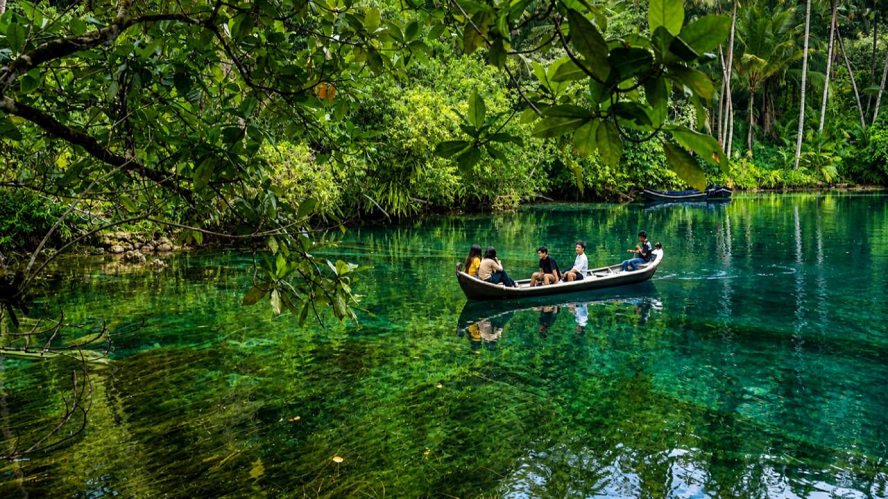The Beauty of Lake Paisupok, Sulawesi: Super-Clear Water That Amazes Tourists